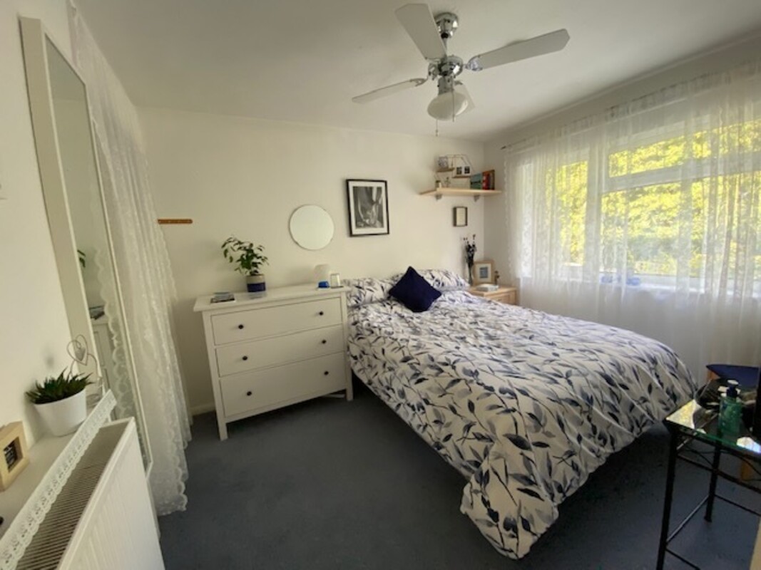  Stage Left (Full Room)  -  Winchester lovely dbl rm, shortstay  - Gallery -  1