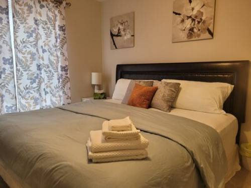 Comfy guest room with private bath - Gallery - 13