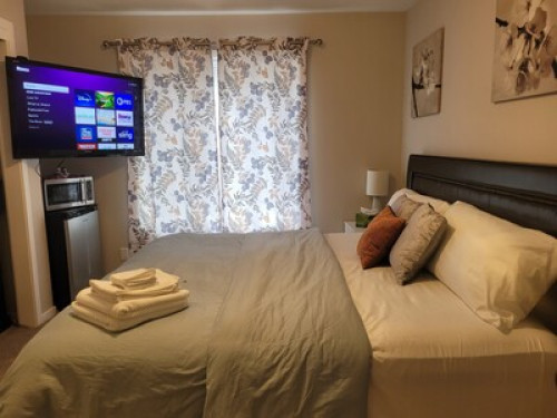 Comfy guest room with private bath - Gallery - 20