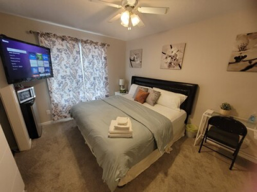 Comfy guest room with private bath - Gallery - 22