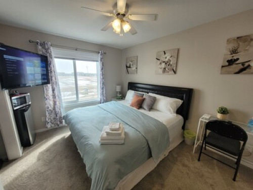 Comfy guest room with private bath - Gallery - 17