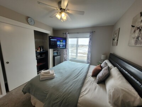 Comfy guest room with private bath - Gallery - 16