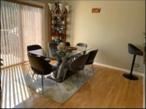Clean and bright house in Calgary
