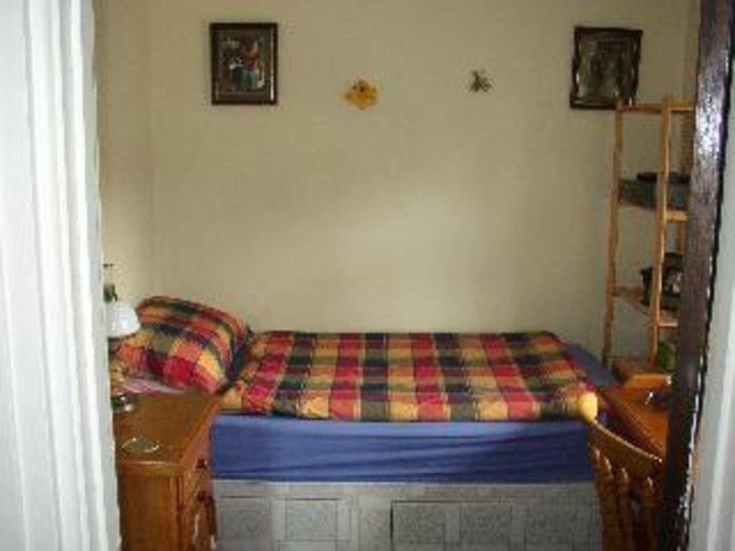  Room 1(Full Room)  -  Excellent location Larkfield  - Gallery -  1