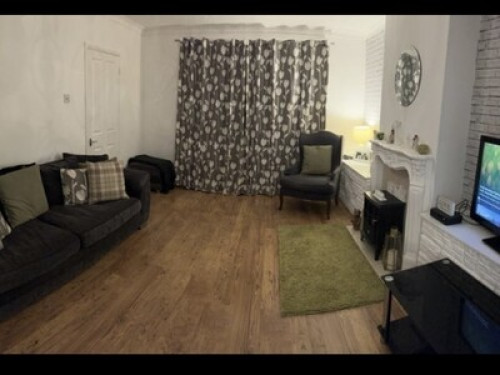 Cosy double room in family home 