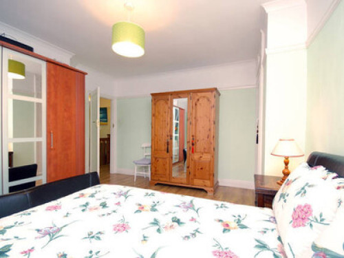  Large Family bed room