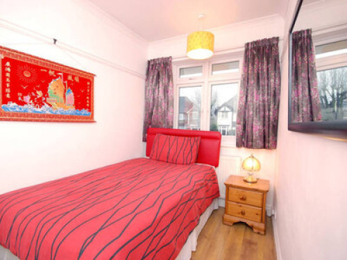  Large Family bed room