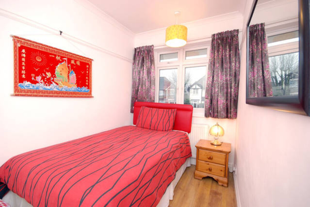  Single Room With Double No 2(Single Bed)  -   Large Family bed room  - Gallery -  1