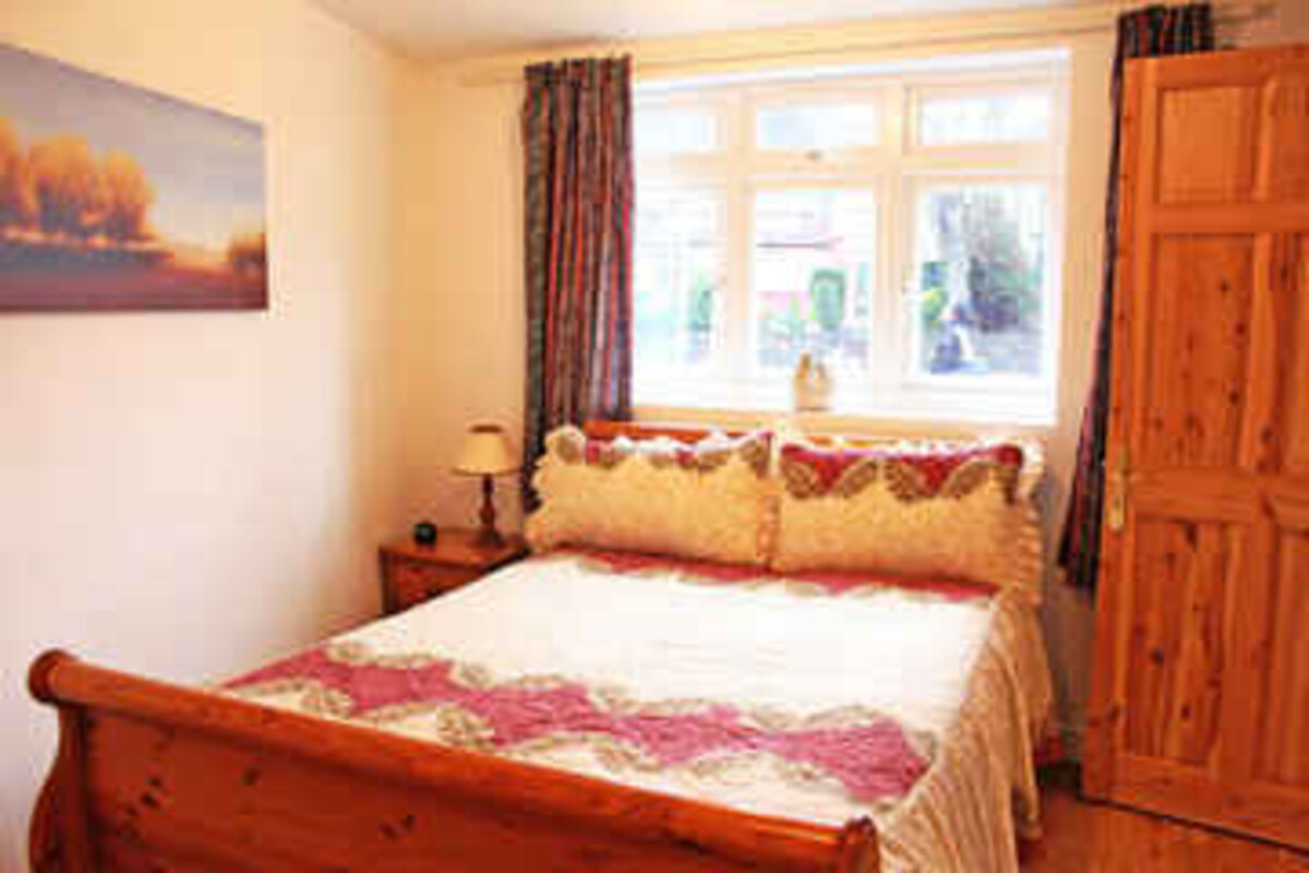  En Suite With Double Bed Room London(Full Room)  -   Large Family bed room  - Gallery -  1