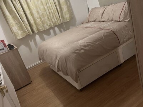 Double room near central Croydon 