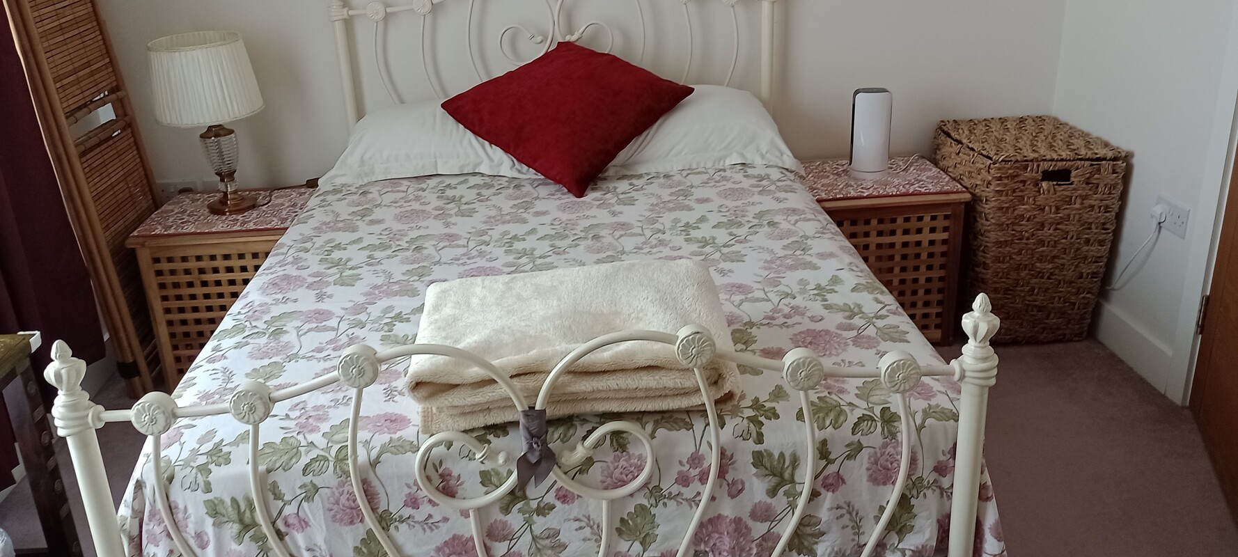 Double Bedroom With Balcony(Full Room) - 1