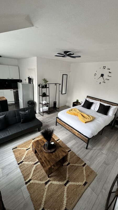 1 Double Bed + 1 Sofa Bed (Full Room) - 1