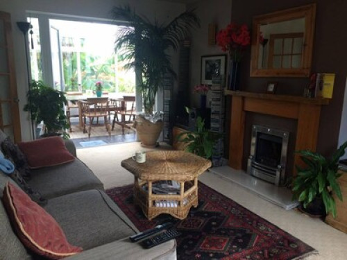 airy-and-bright-house-bristol-116865803620240815021813AM