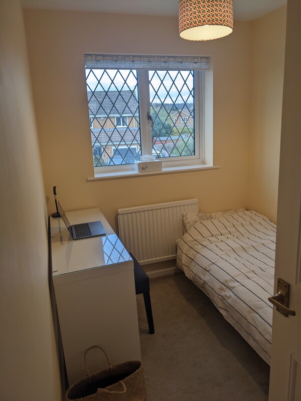  Small Single Bedroom -NFLX/Workspace Beside IKEA Reading(Full Room)  -  B&B beside IKEA Reading  - Gallery -  1