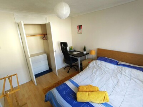 comfy-double-room-near-the-centre-bristol-38624731920240815022316AM