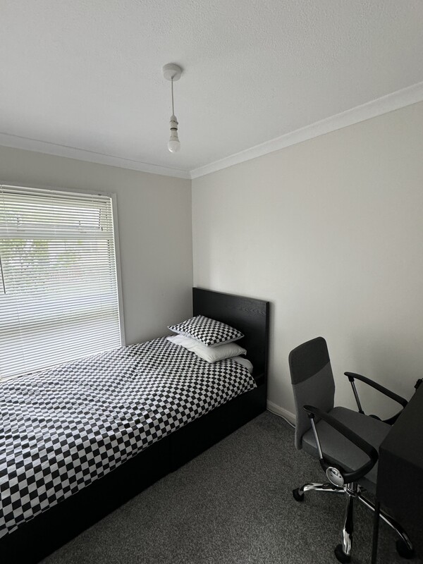  Room 1(Full Room)  -  Single bedroom in Reading Berkshire  - Gallery -  1