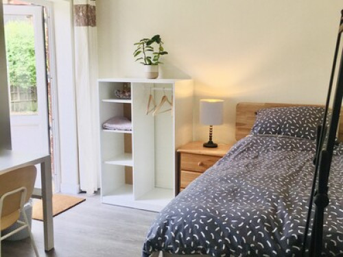 Lovely Single Room with Garden View