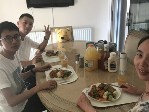 NICE ROOM IN A FRIENDLY FAMILY 