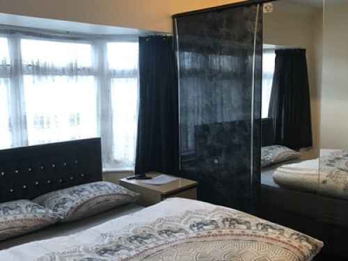 NICE ROOM IN A FRIENDLY FAMILY 