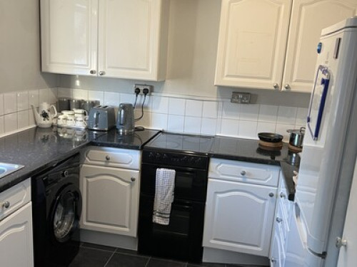 Lovely 1 bed home with free perking