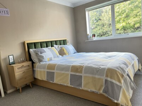 Lovely 1 bed home with free perking