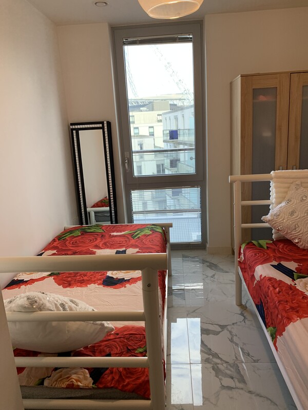  Room(Single Bed)  -  Spectacular View of Wembley Arch !  - Gallery -  1