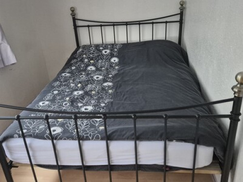 Live in a 5 bedroom house beautiful