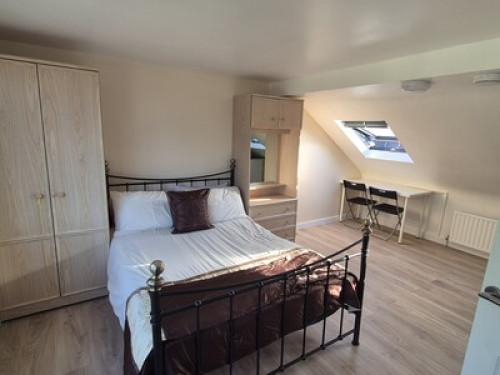 Live in a 5 bedroom house beautiful