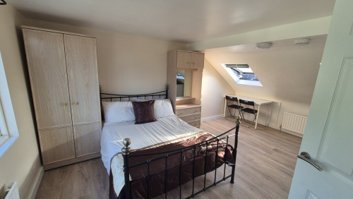 Live in a 5 bedroom house beautiful