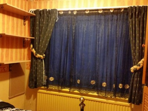 Live in a 5 bedroom house beautiful