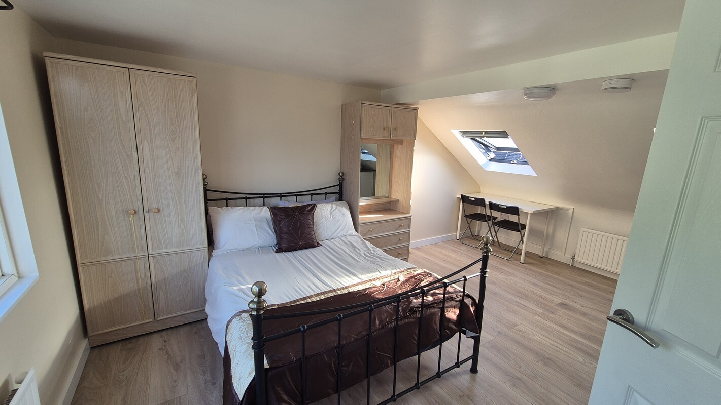 Large Loft Room (Single Bed) - 1