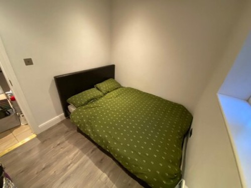 tiny-warm-cozy-comfortable-home-london-99145322920240815030151AM
