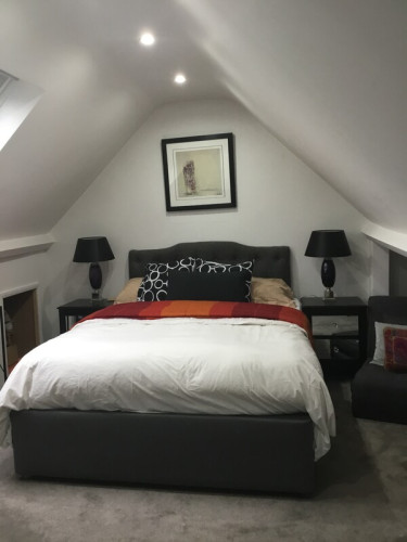 Double bed in Lovely, Stylish Home - Gallery - 7