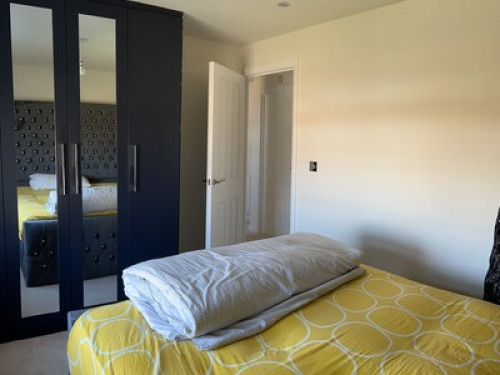 Shared double bedroom in 5 bed home