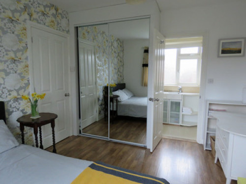 Sunny double room with ensuite