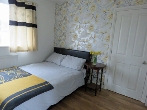 Sunny double room with ensuite