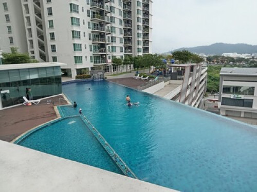 2 room available 