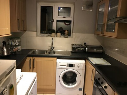 Large room to let long & short term