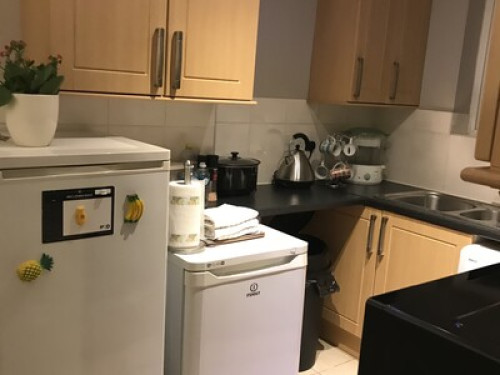 Large room to let long & short term