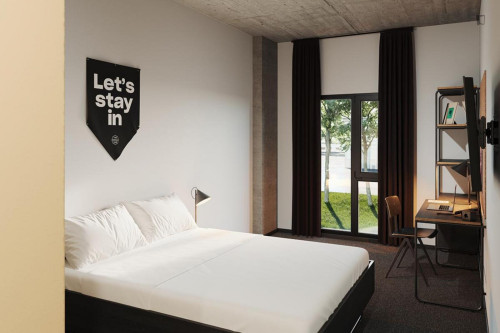Appealing double ensuite bedroom a short walk from Cristina Enea parkea