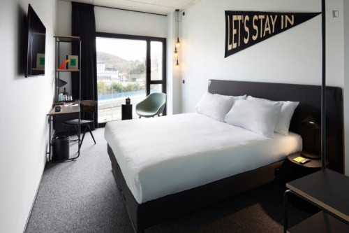 Appealing double ensuite bedroom a short walk from Cristina Enea parkea