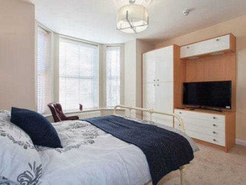traditional-executive-private-room-nottingham-87117540520240815034538AM