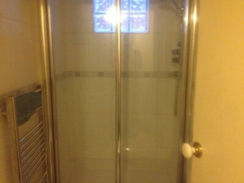 double-bedroom-available-host-famil-nottingham-36612549420240815034626AM
