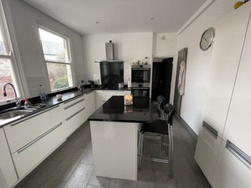 beautiful-property-close-to-the-uni-nottingham-100742244020240815034806AM