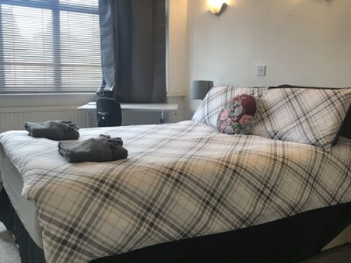 comfy-room-in-modern-house-nottingham-116821735520240815034818AM