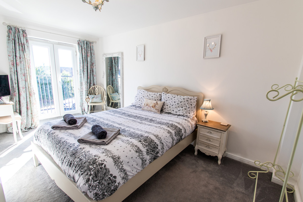 Master Bedroom With Ensuite(Single Bed) - 1