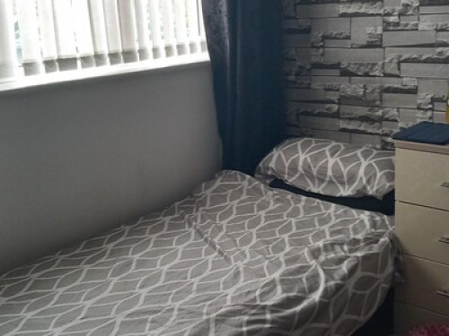 3 beds in room great food friendly 