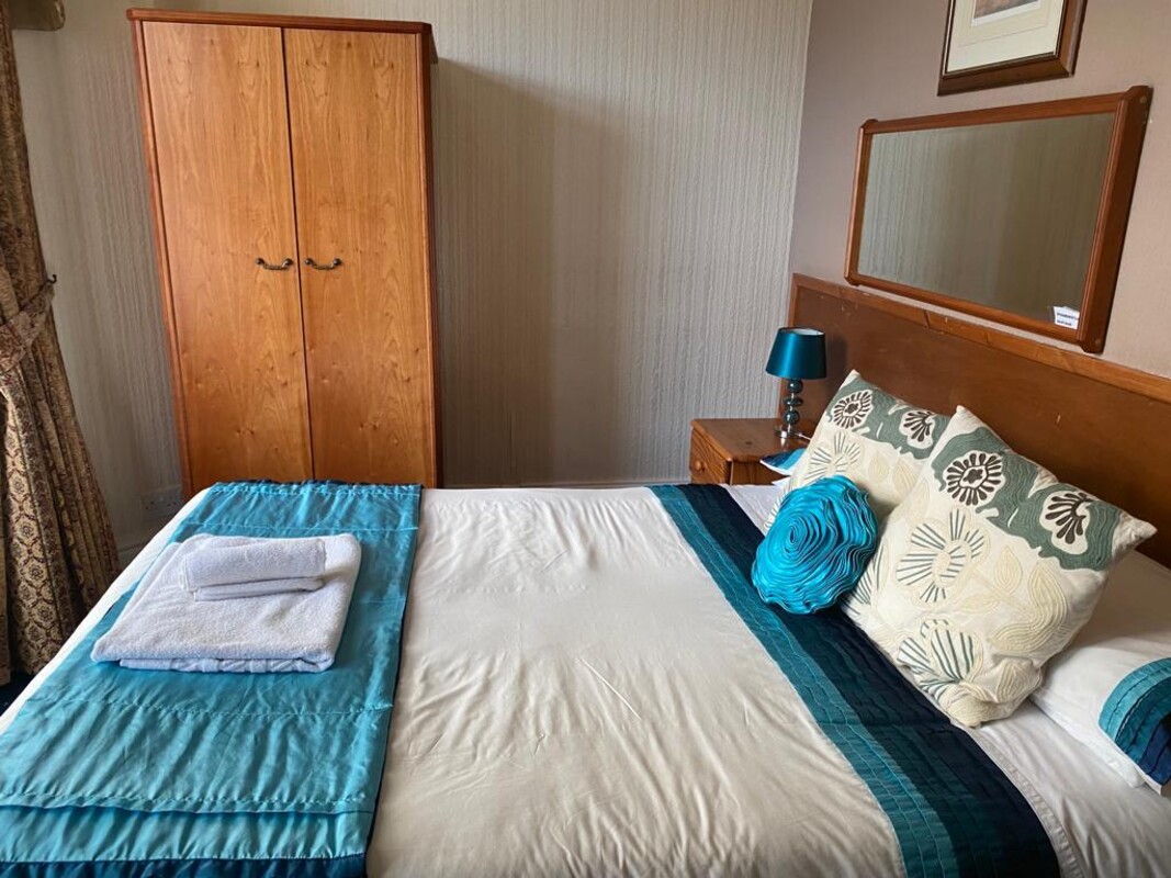 Double Bedroom (Full Room) - 1