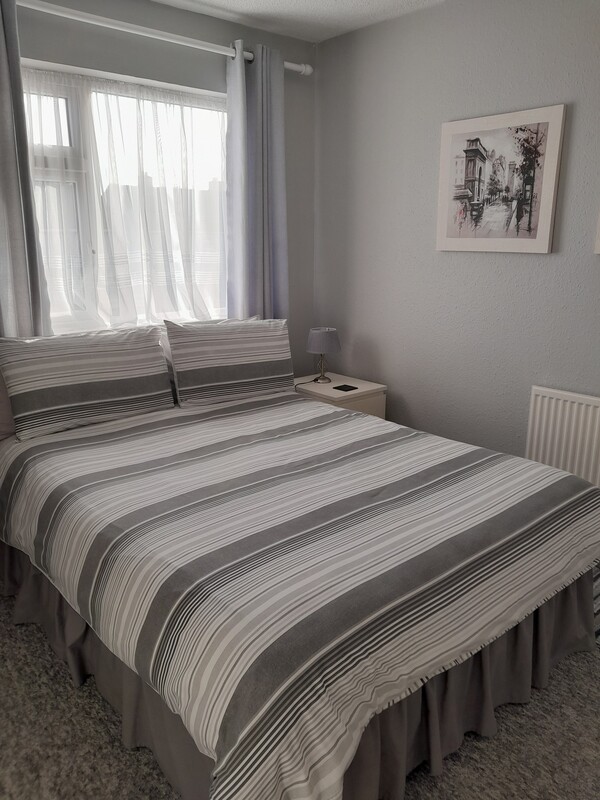 Double Bedroom.(Full Room) - Friendly and easy going lady. - Gallery - 1