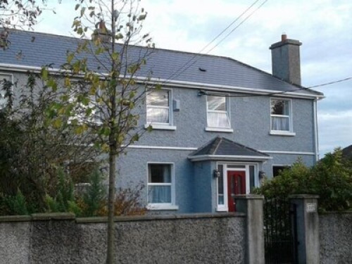 Close to DCU, city and airport
